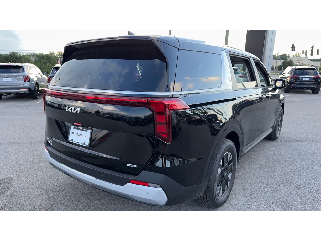 2026 Kia Carnival LXS photo 3