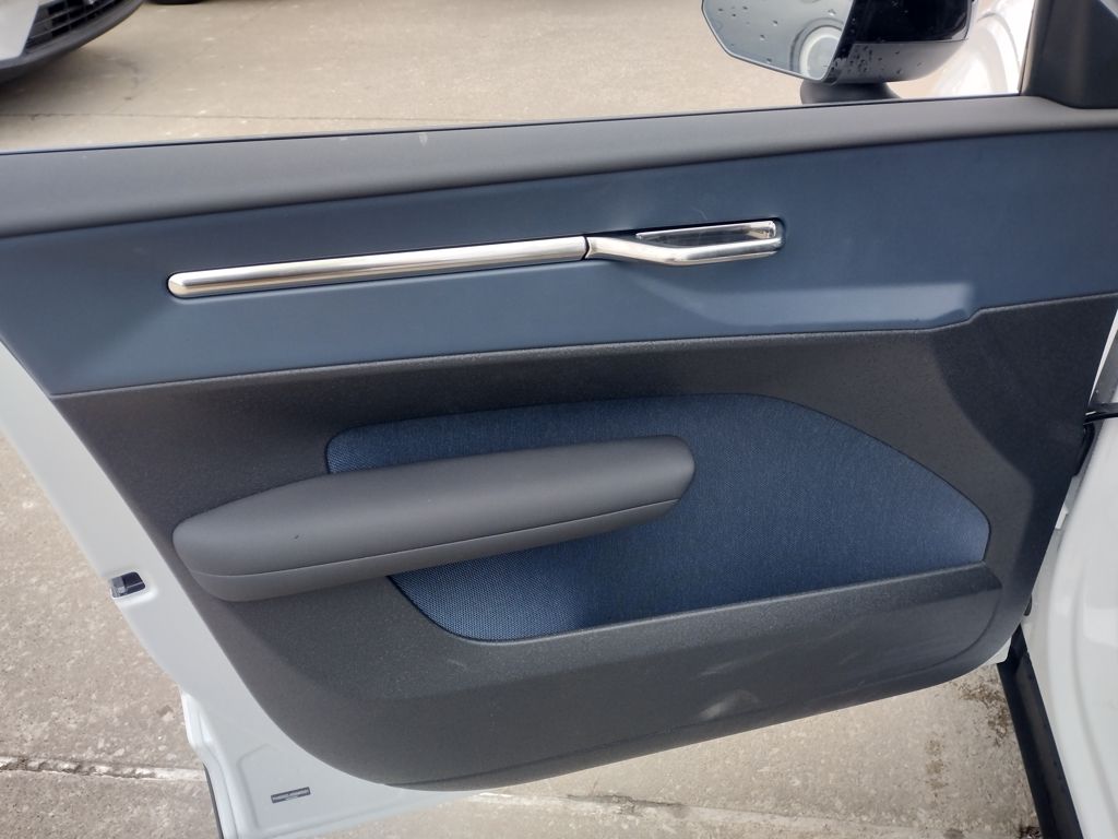 2025 VOLVO EX30 - Image 7