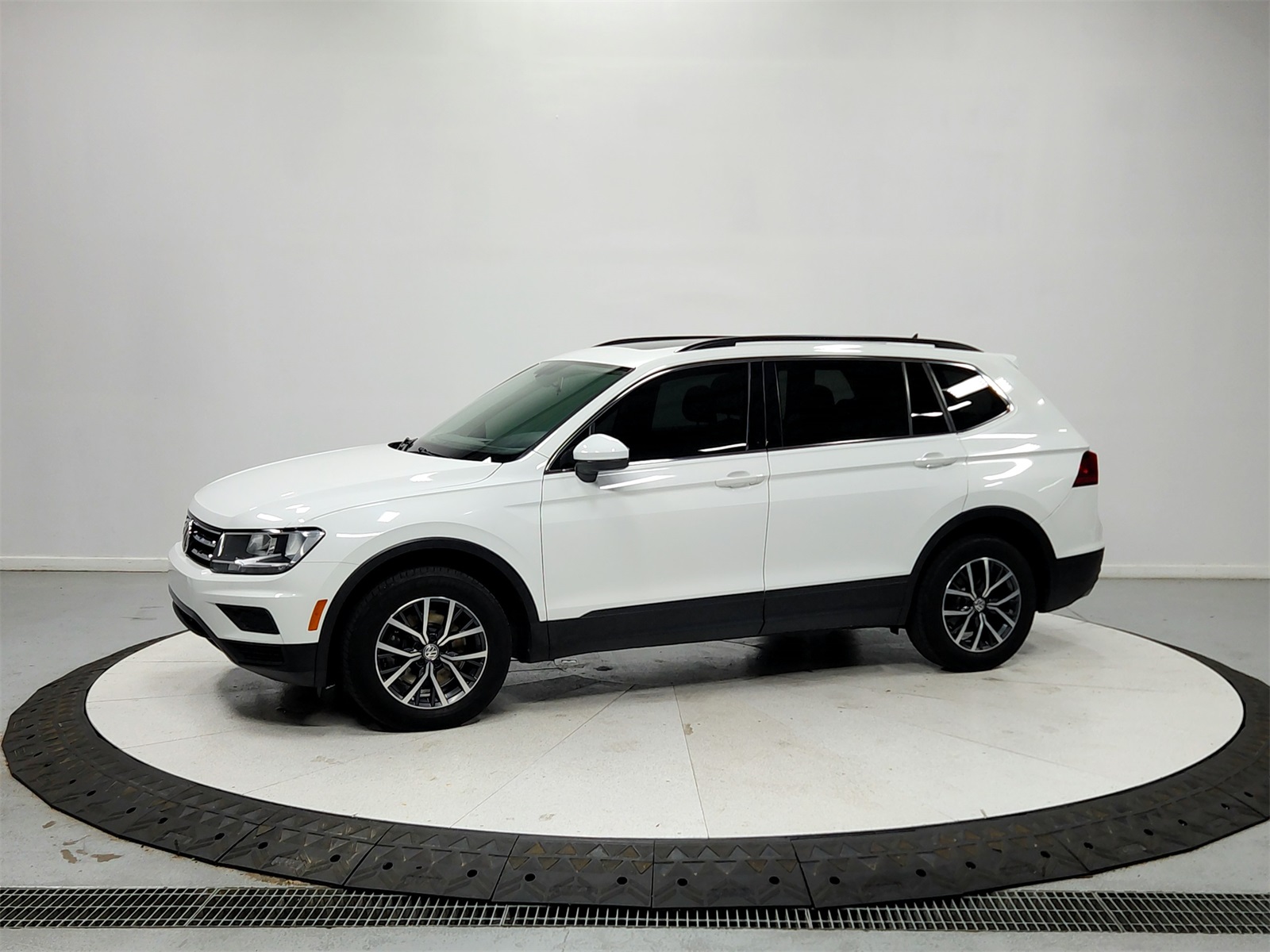 2019 Volkswagen Tiguan SE photo 3
