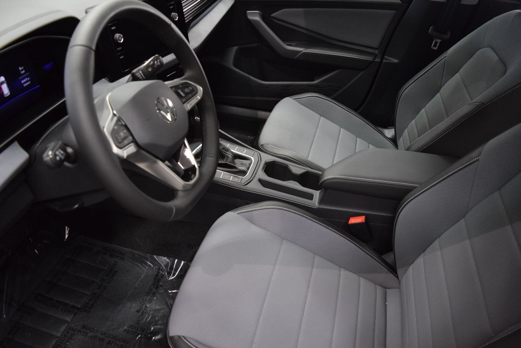 2025 Volkswagen Jetta SE photo 3