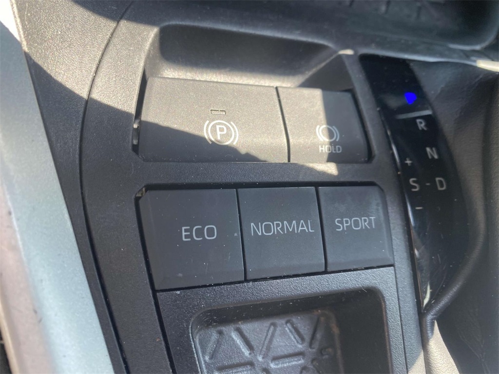 2023 Toyota RAV4 LE photo 18