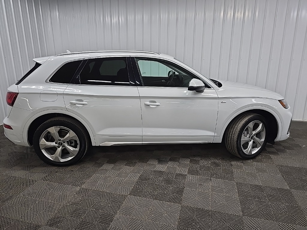 2024 Audi Q5 45 S line Premium Plus photo 2