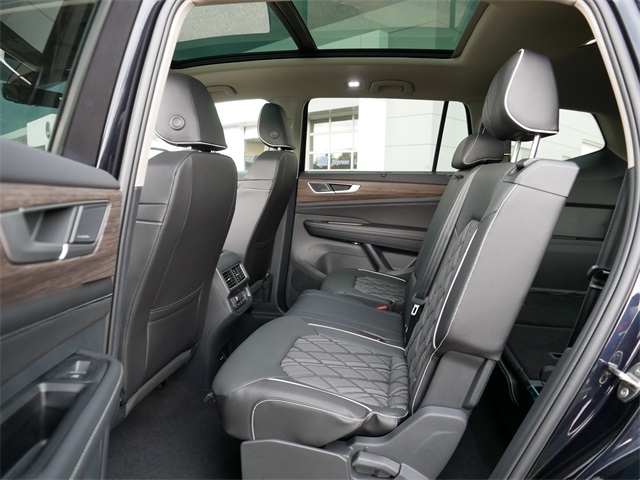 2025 Volkswagen Atlas SEL Premium R-Line photo 8