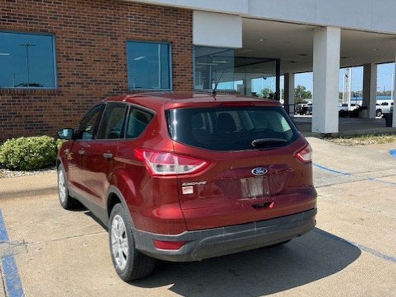 2015 Ford Escape S photo 3