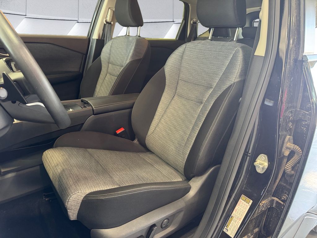 2023 Nissan Rogue SV photo 8