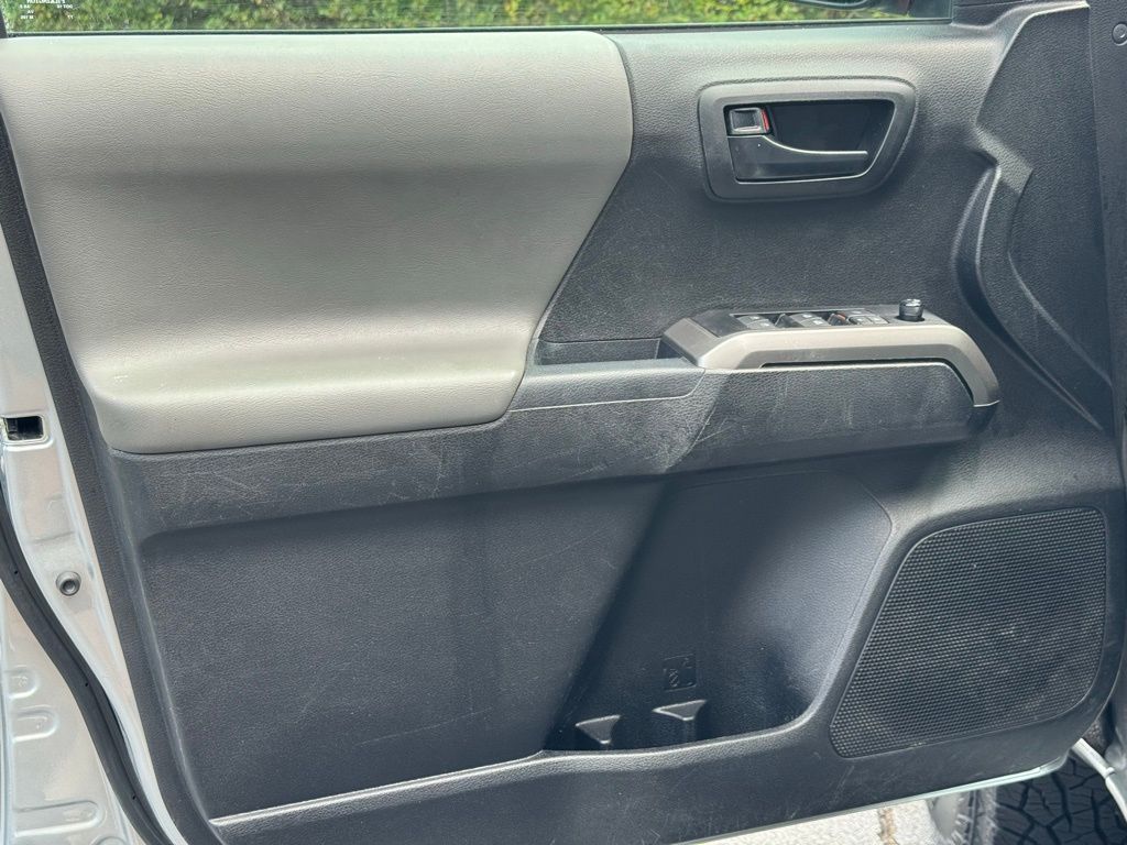 2023 Toyota Tacoma SR5 V6 photo 11