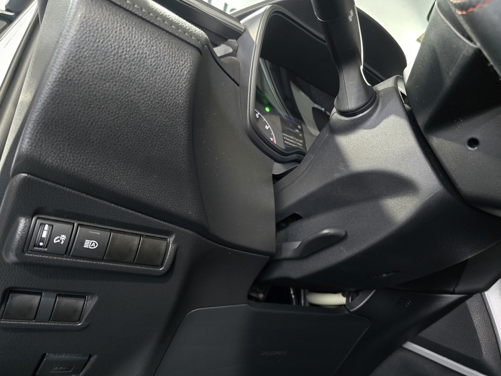 2023 Toyota Corolla Cross LE photo 10