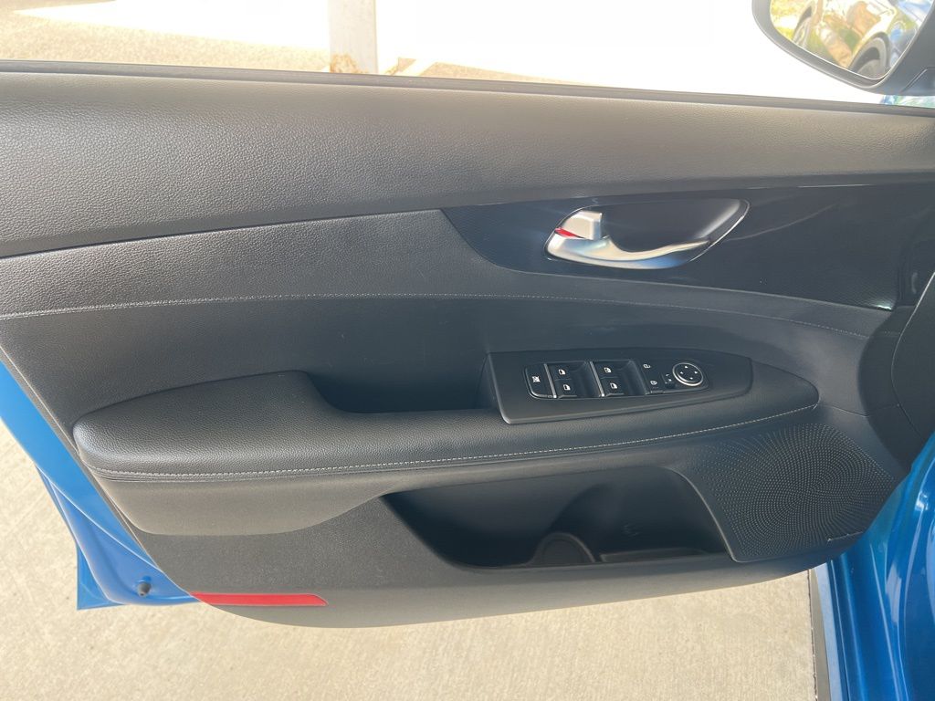 2023 Kia Forte GT-Line photo 45