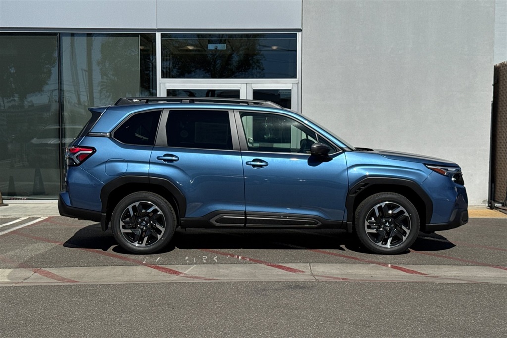 2025 Subaru Forester Limited photo 3