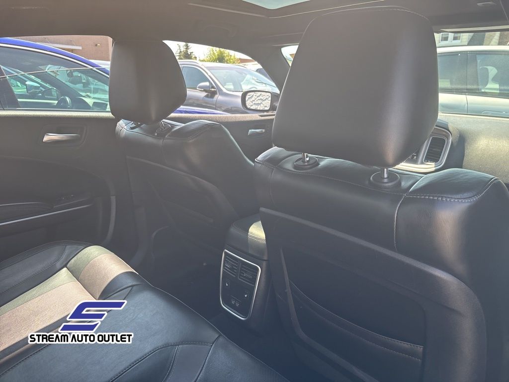 2022 Dodge Charger SXT photo 9