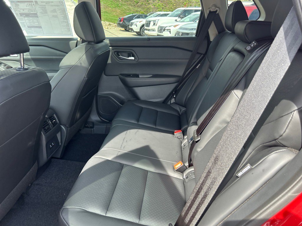 2026 Nissan Rogue SV photo 4