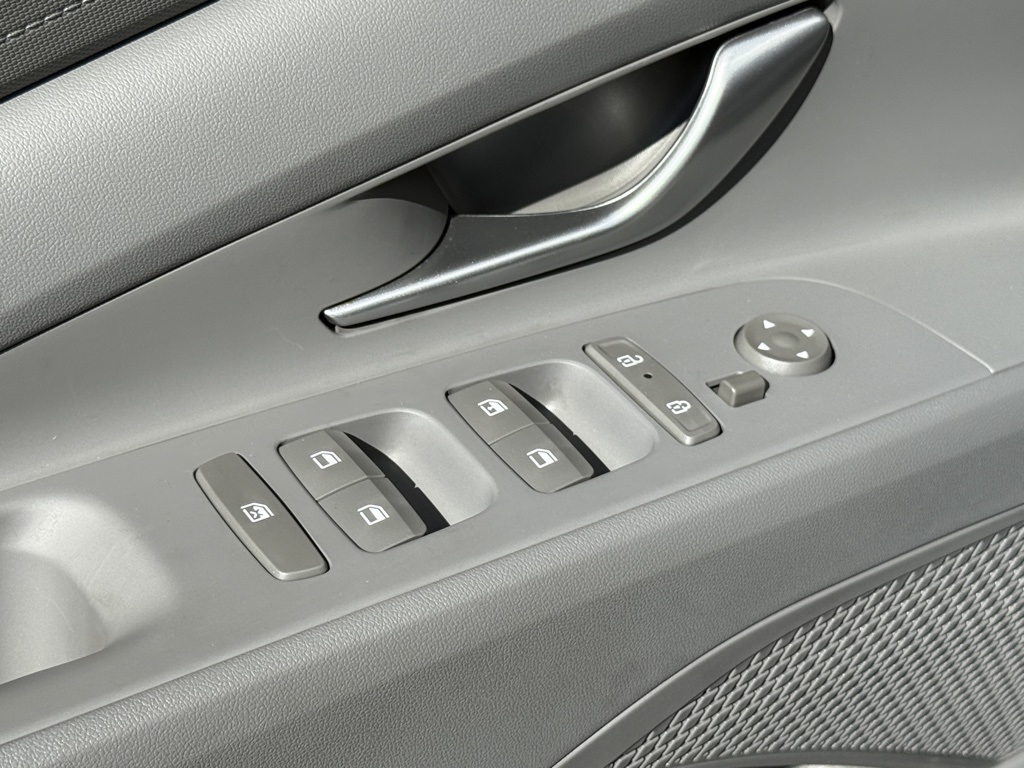 2025 Hyundai Elantra SE photo 10