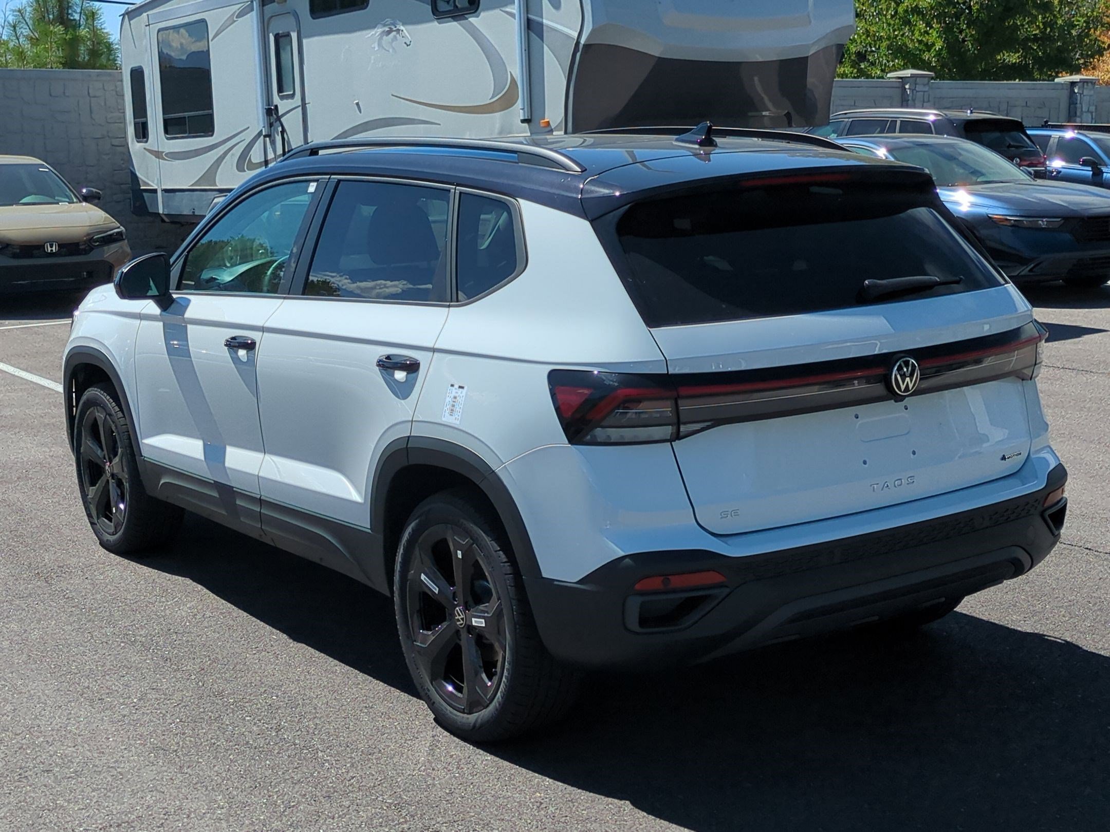 2025 Volkswagen Taos SE photo 4