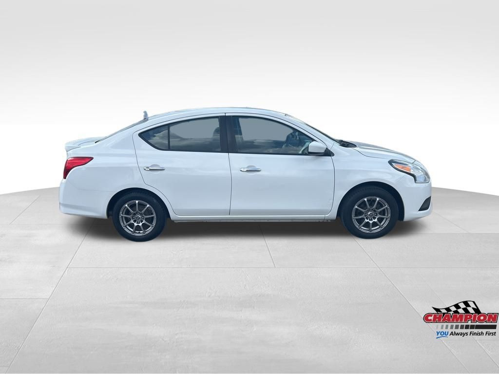 2016 Nissan Versa 1.6 SV photo 6