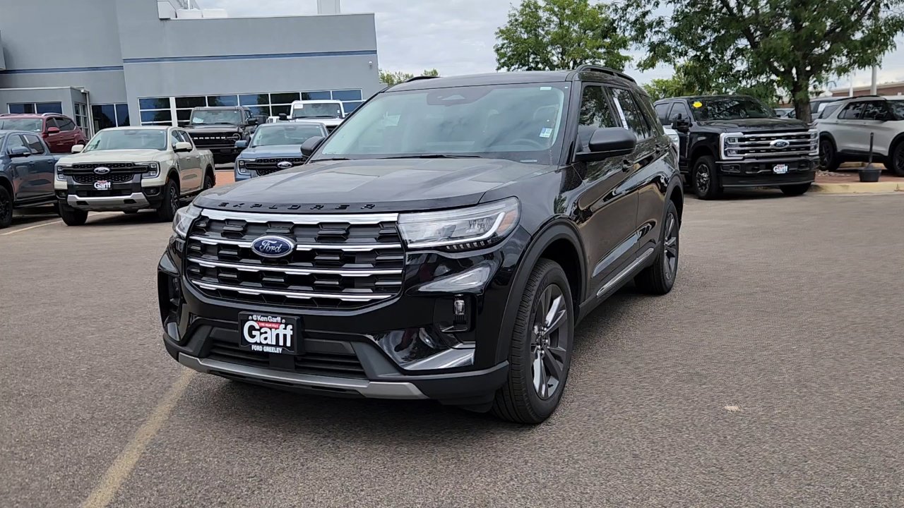 2025 Ford Explorer photo 2