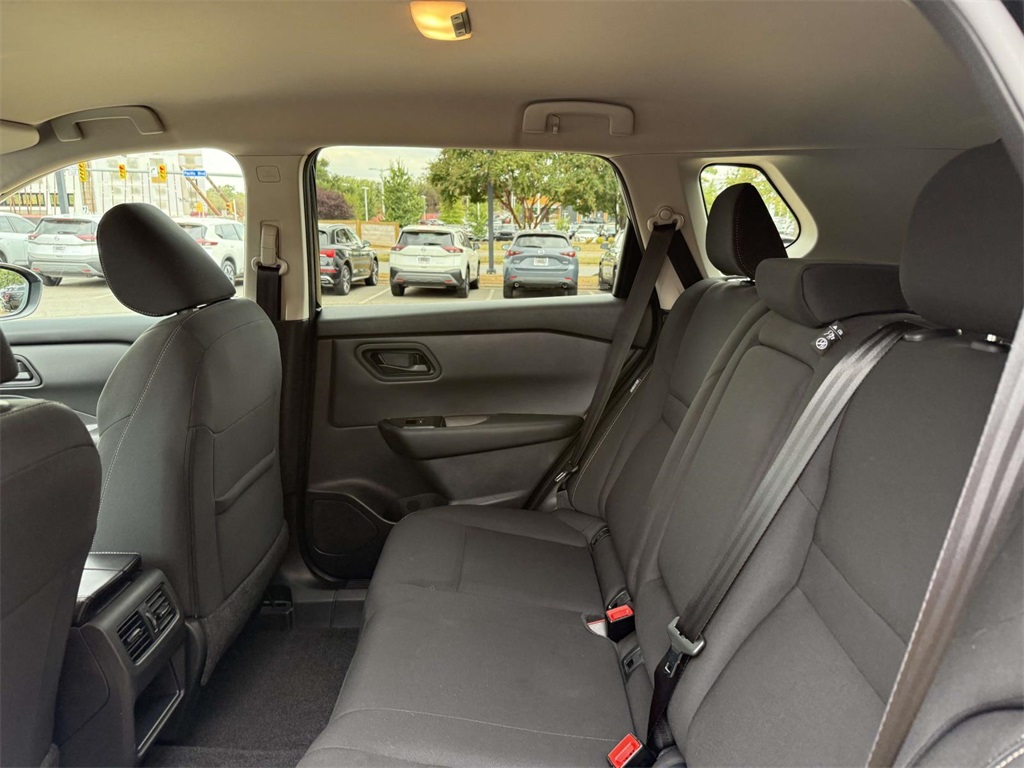 2025 Nissan Rogue S photo 11