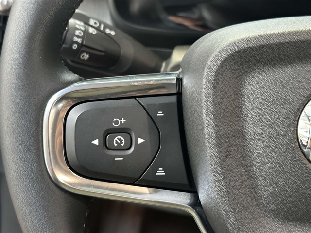 2023 Volvo XC40 Plus photo 21