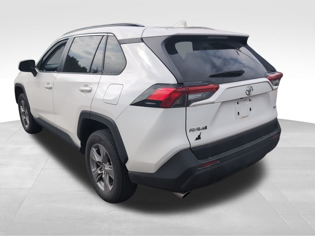 2023 Toyota RAV4 XLE photo 2