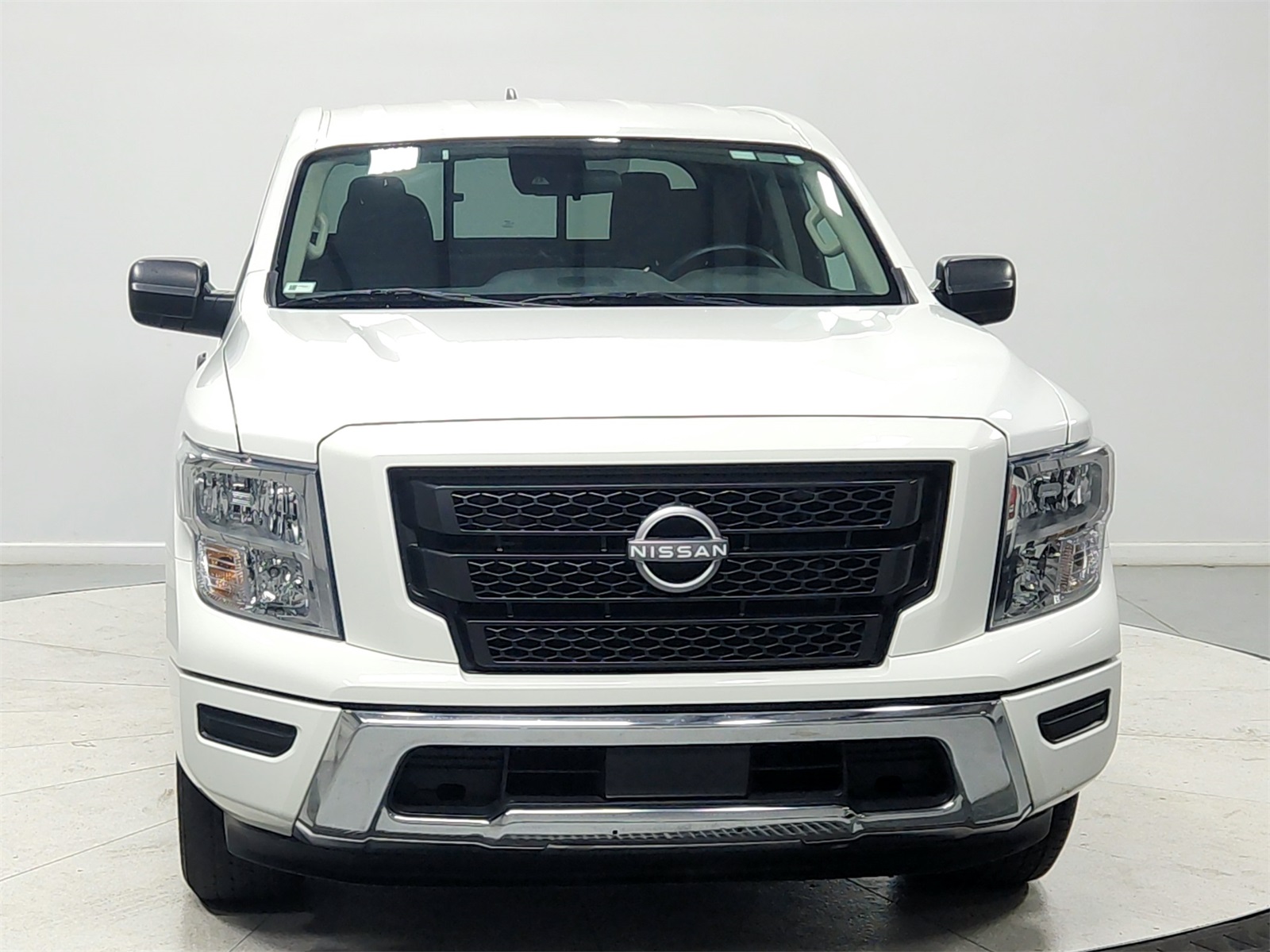 2023 Nissan Titan SV photo 2