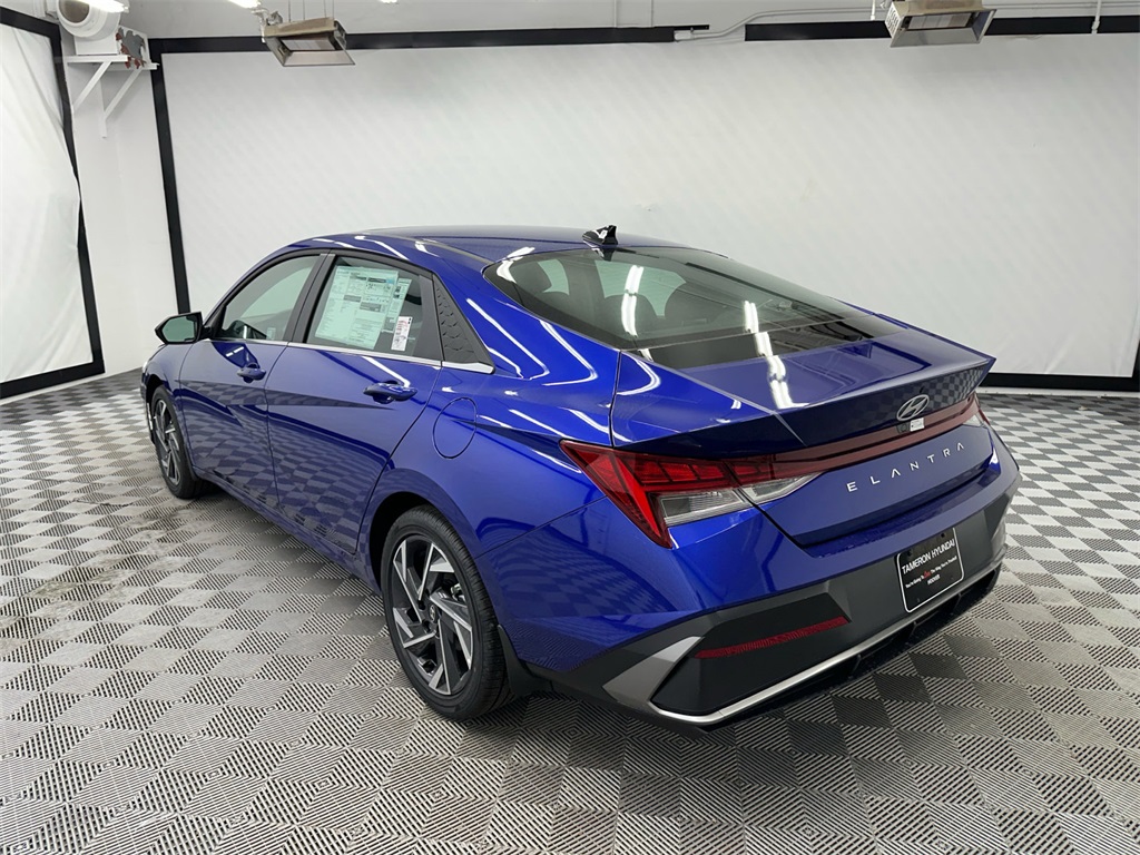 2025 Hyundai Elantra SEL Convenience photo 3