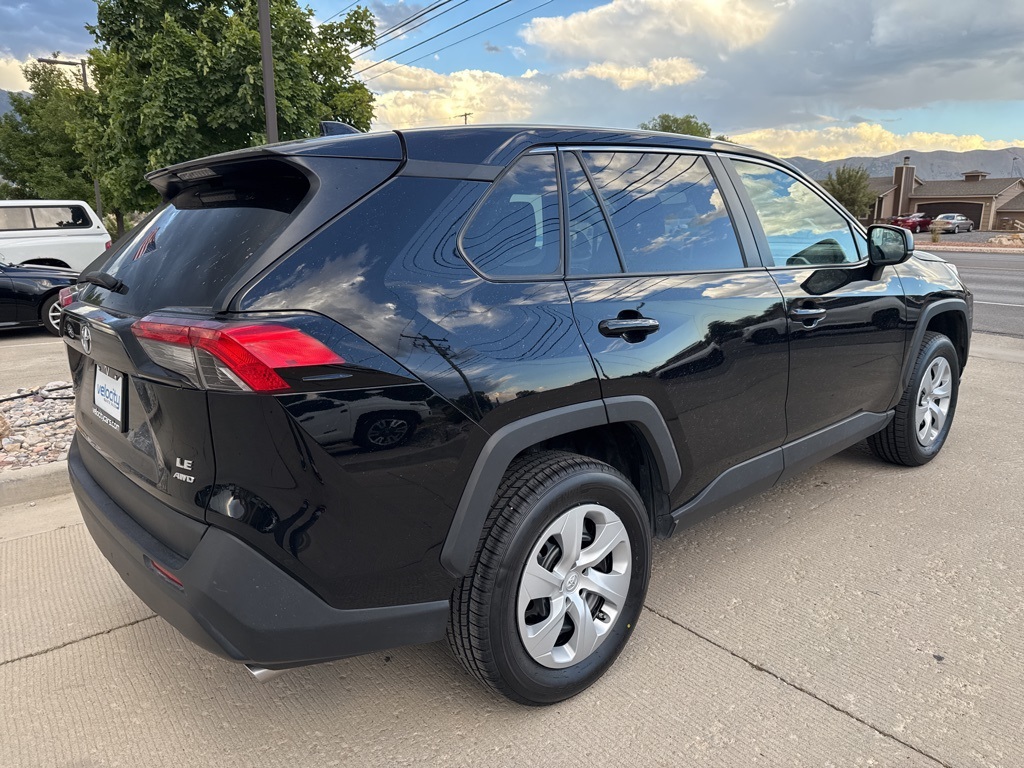2024 Toyota RAV4 LE photo 3