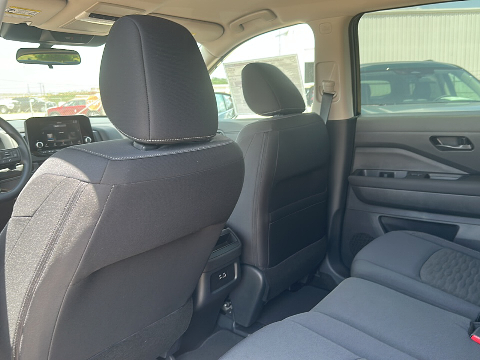 2025 Nissan Pathfinder S photo 4
