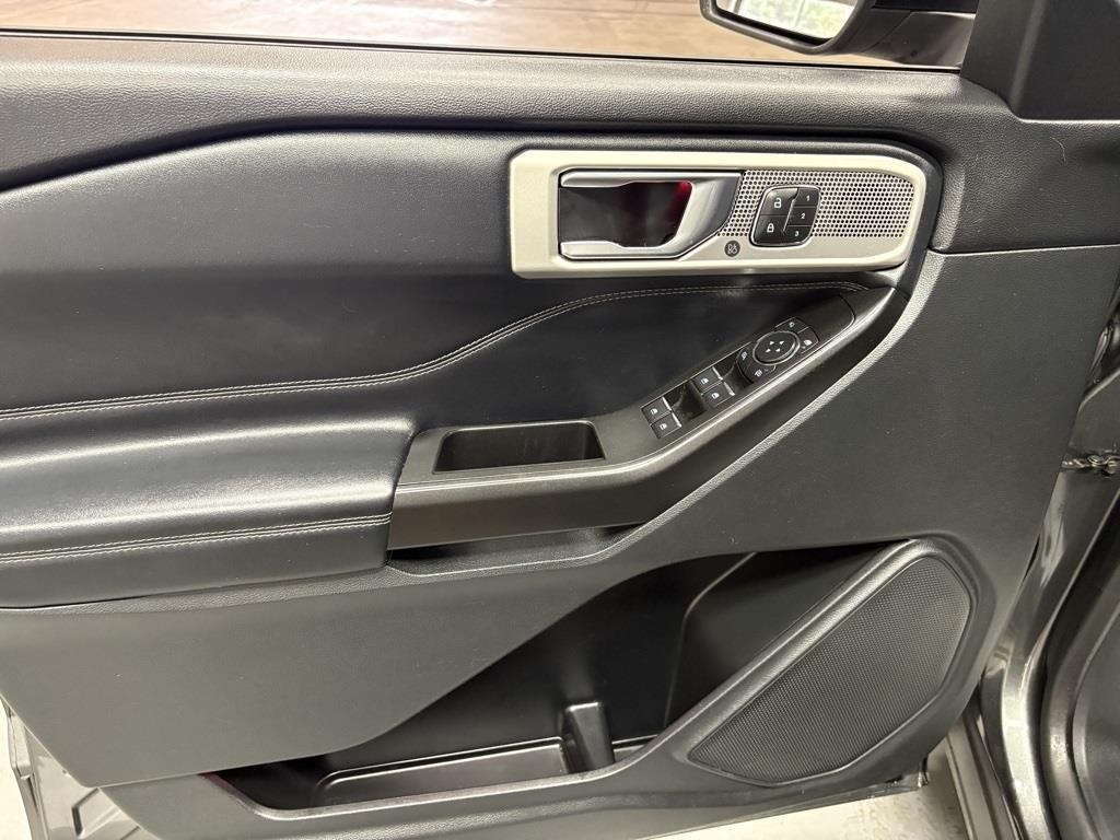 2020 Ford Explorer Limited photo 15
