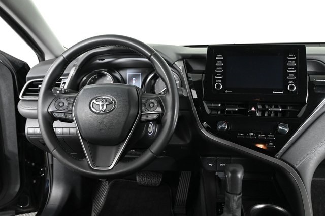 2021 Toyota Camry SE photo 2