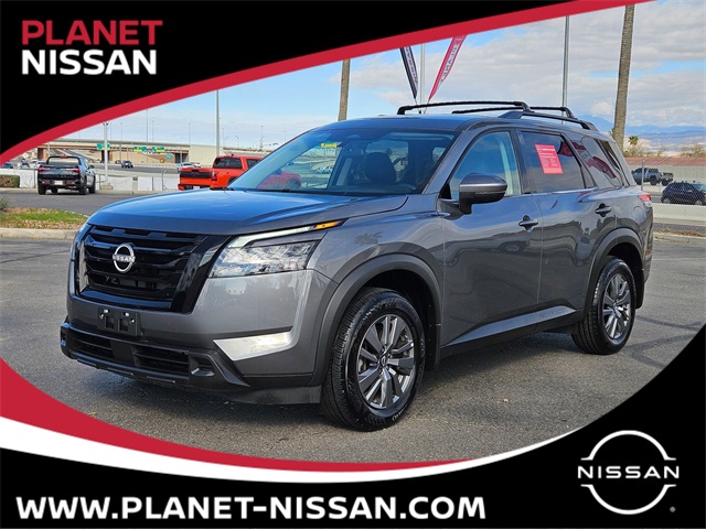 2025 Nissan Pathfinder SV's photo