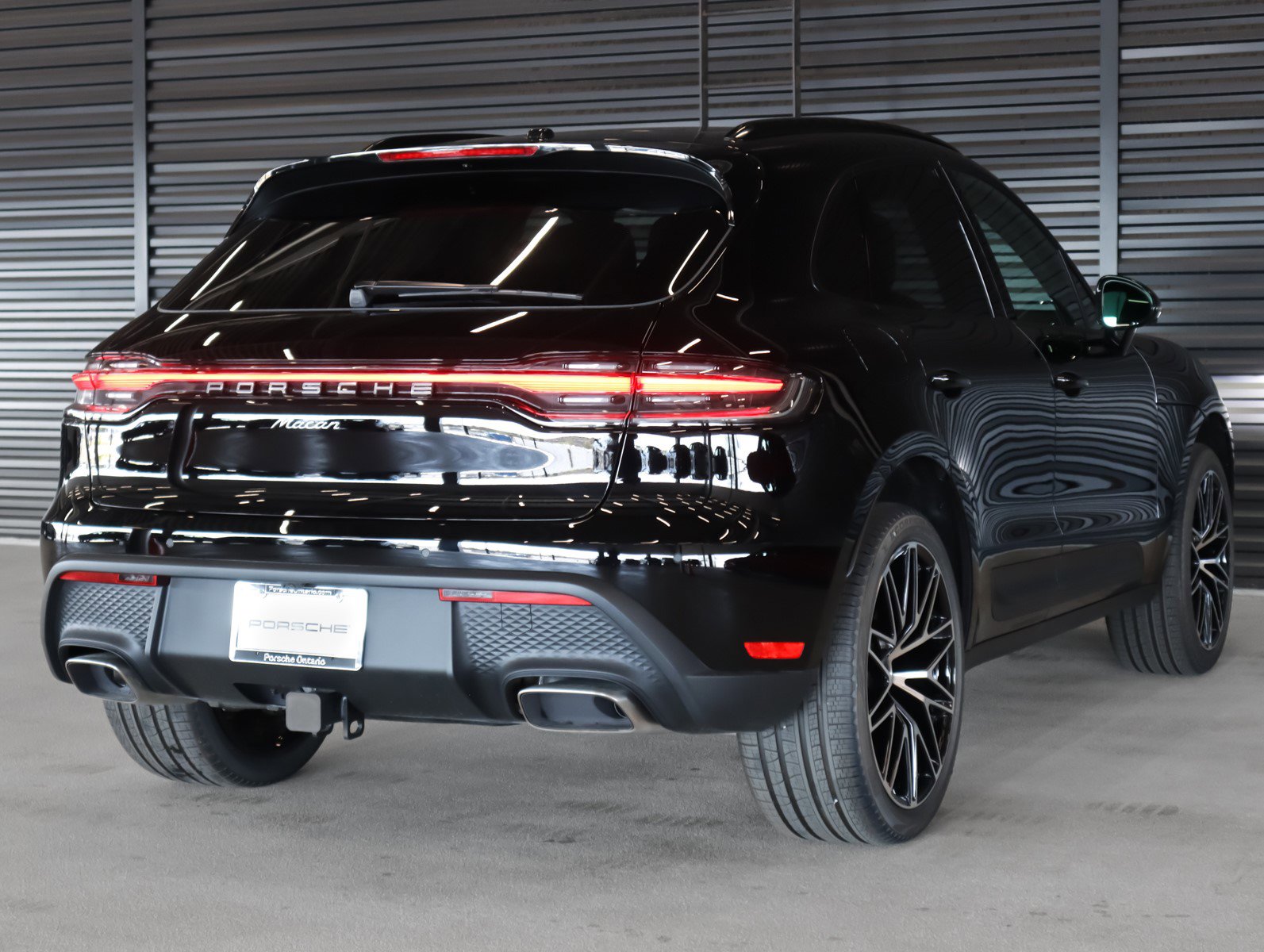 2025 Porsche Macan T photo 10