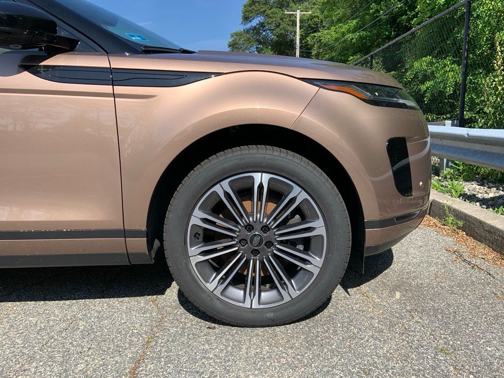 2024 Land Rover Range Rover Evoque S photo 9