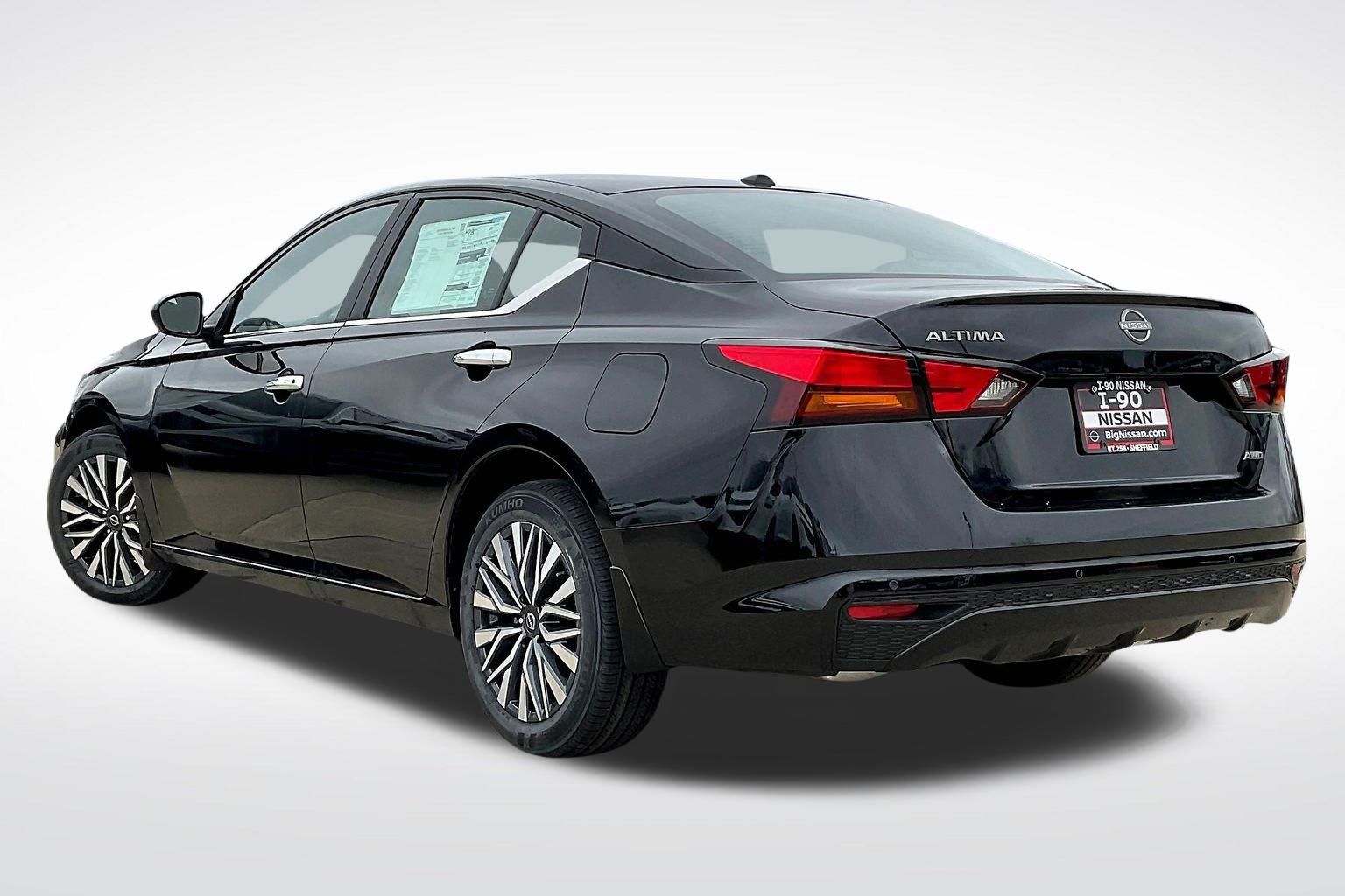 2025 Nissan Altima SV photo 3