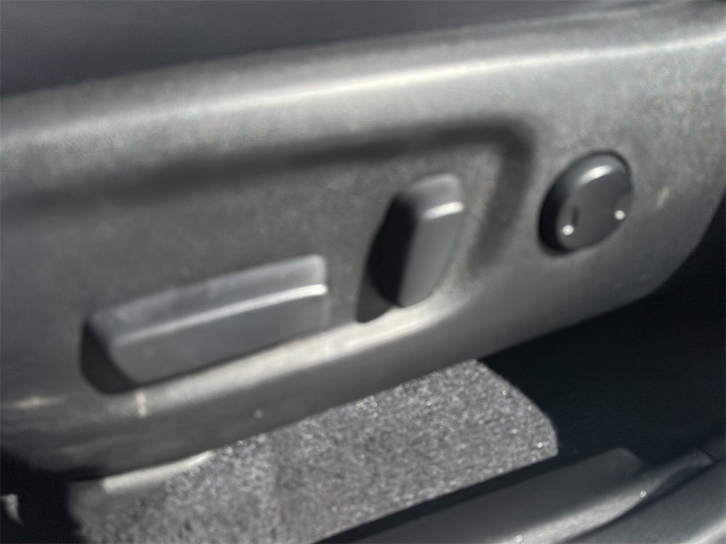 2017 Toyota RAV4 SE photo 20