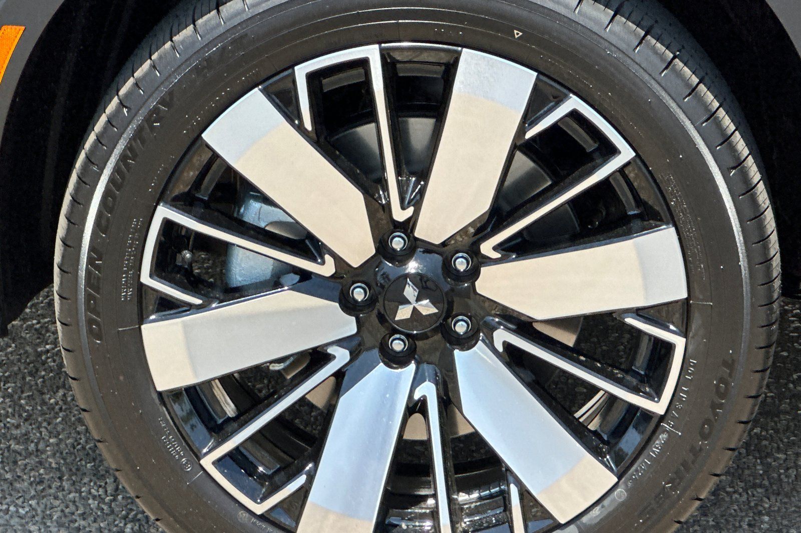 2025 Mitsubishi Outlander SEL photo 24