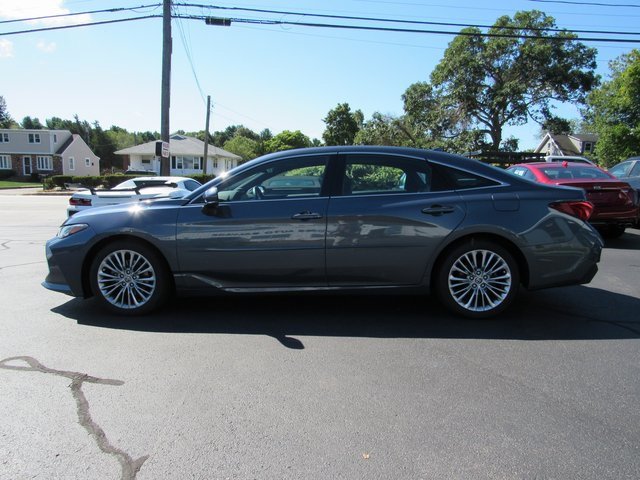 2022 Toyota Avalon Limited photo 2