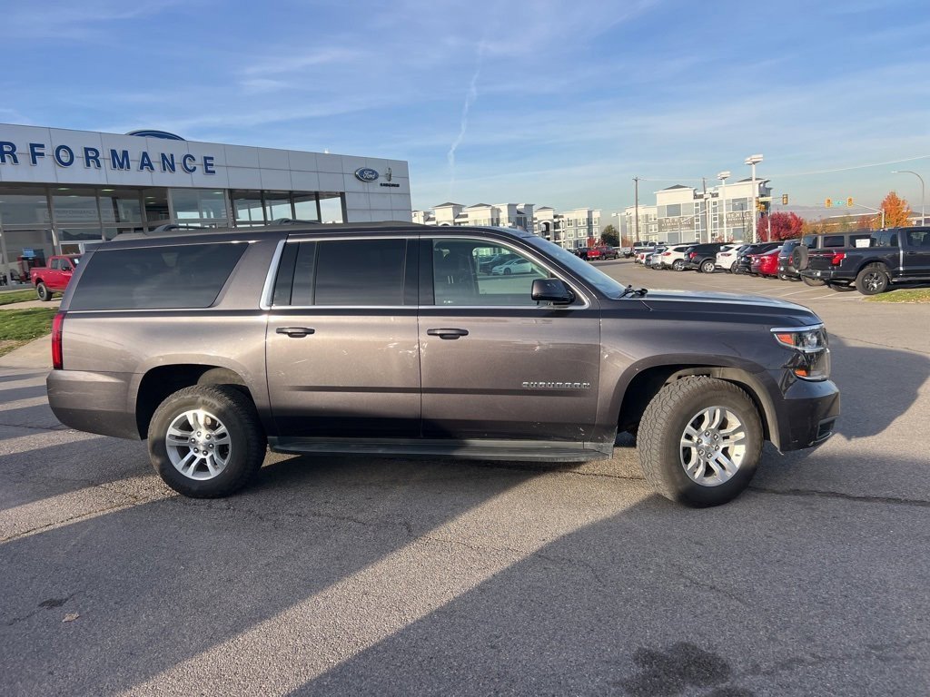 2017 Chevrolet Suburban LS photo 3