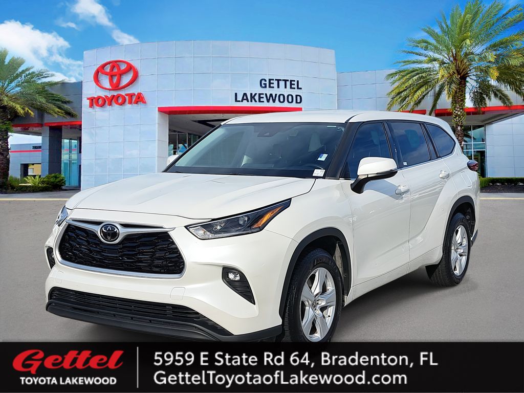 2021 Toyota Highlander LE's photo