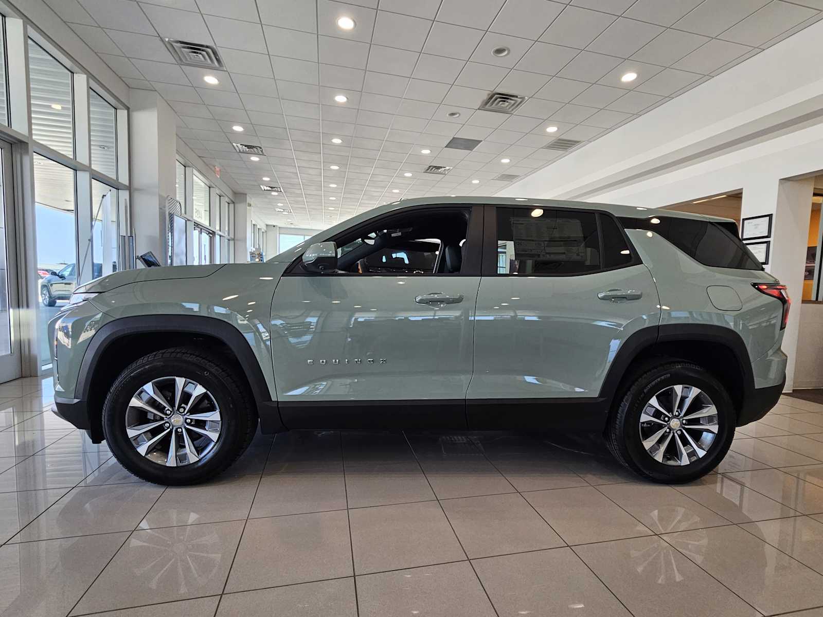 2026 Chevrolet Equinox photo 2