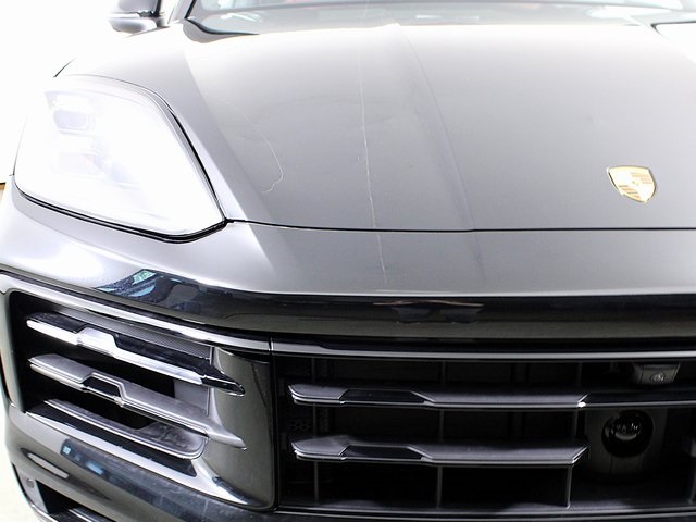 2025 Porsche Cayenne photo 10