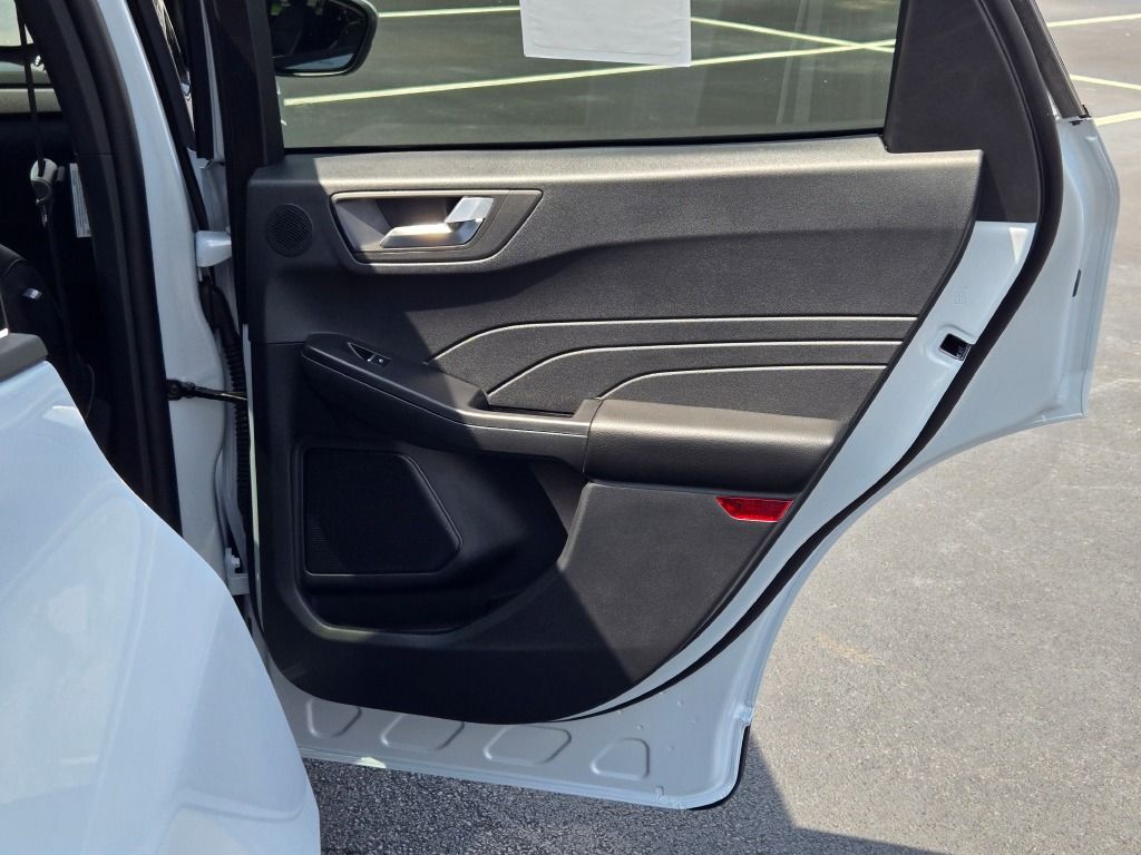 2025 Ford Escape Hybrid ST-Line Select photo 8