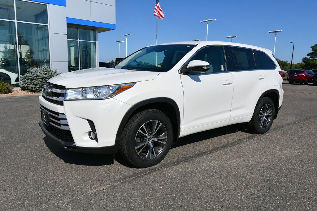 Used 2017 Toyota Highlander LE Plus with VIN 5TDBZRFH7HS377529 for sale in North Branch, Minnesota