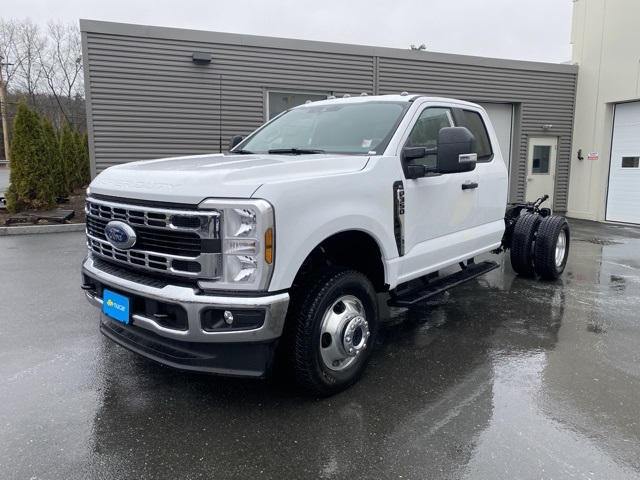 2025 Ford F-350 XL photo 3