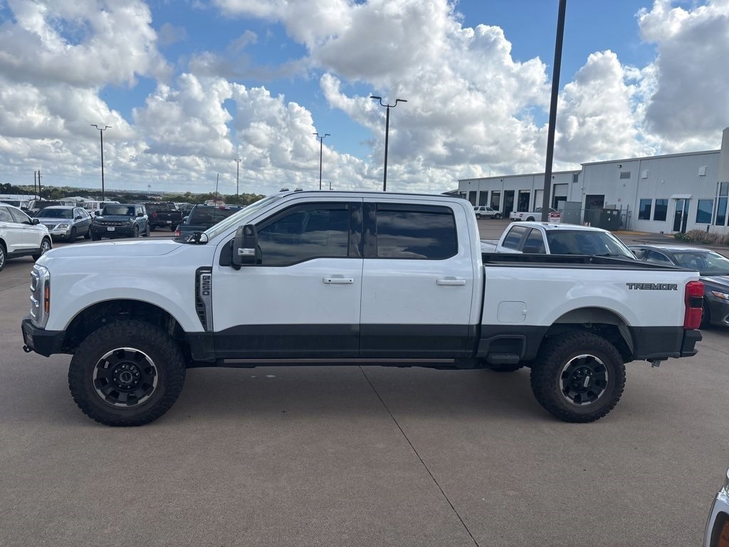 2025 Ford F-250 photo 2