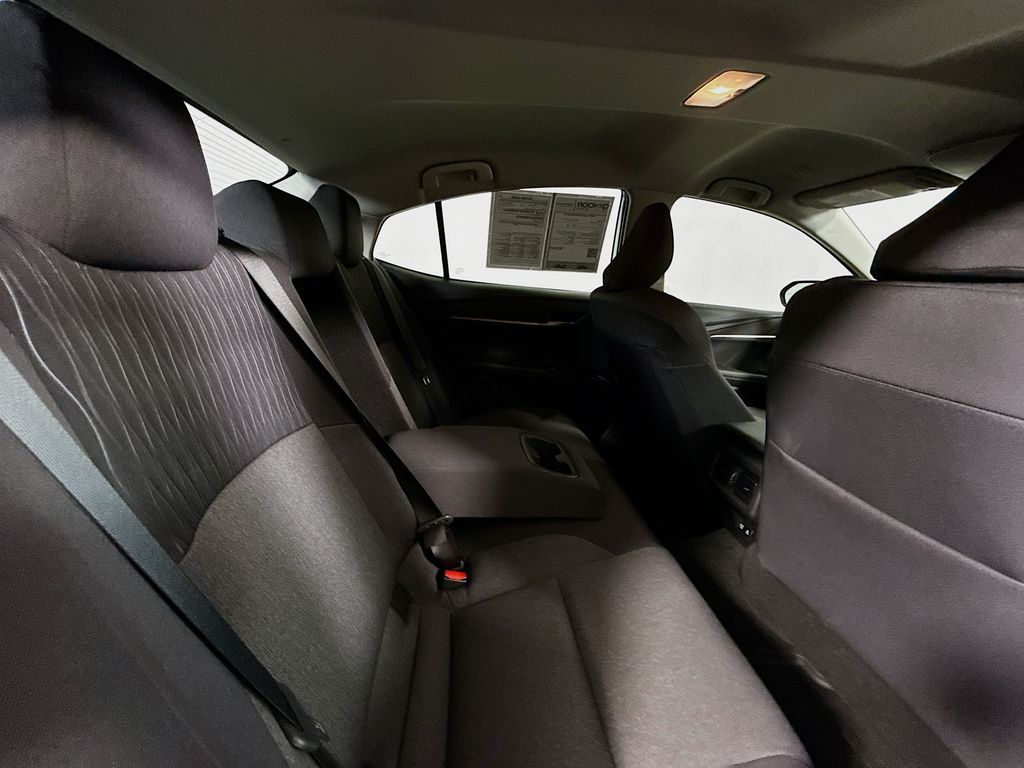 2025 Toyota Camry Hybrid LE photo 24