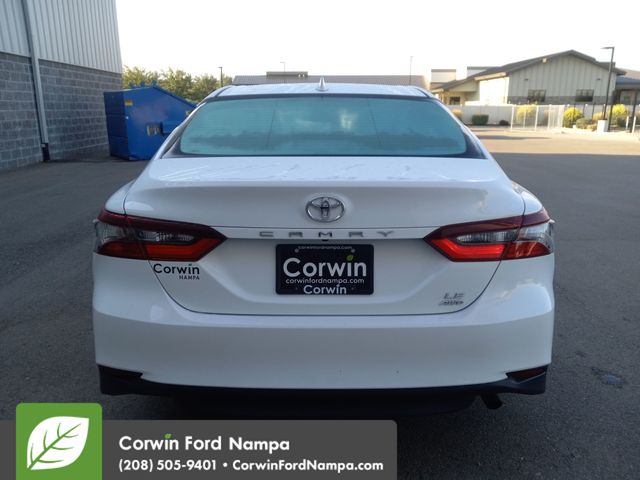 2021 Toyota Camry LE photo 4