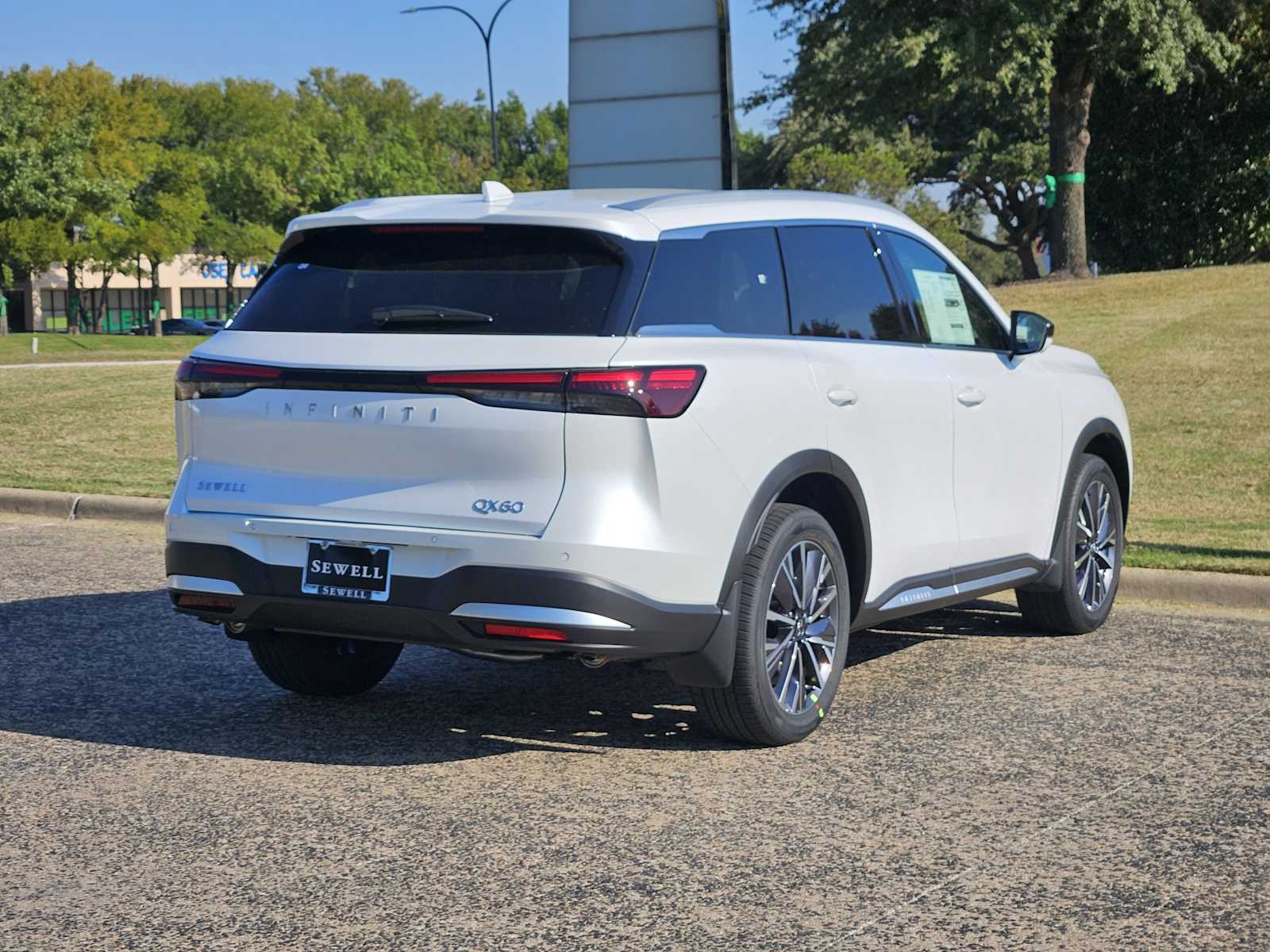 2026 Infiniti QX60 Luxe photo 4