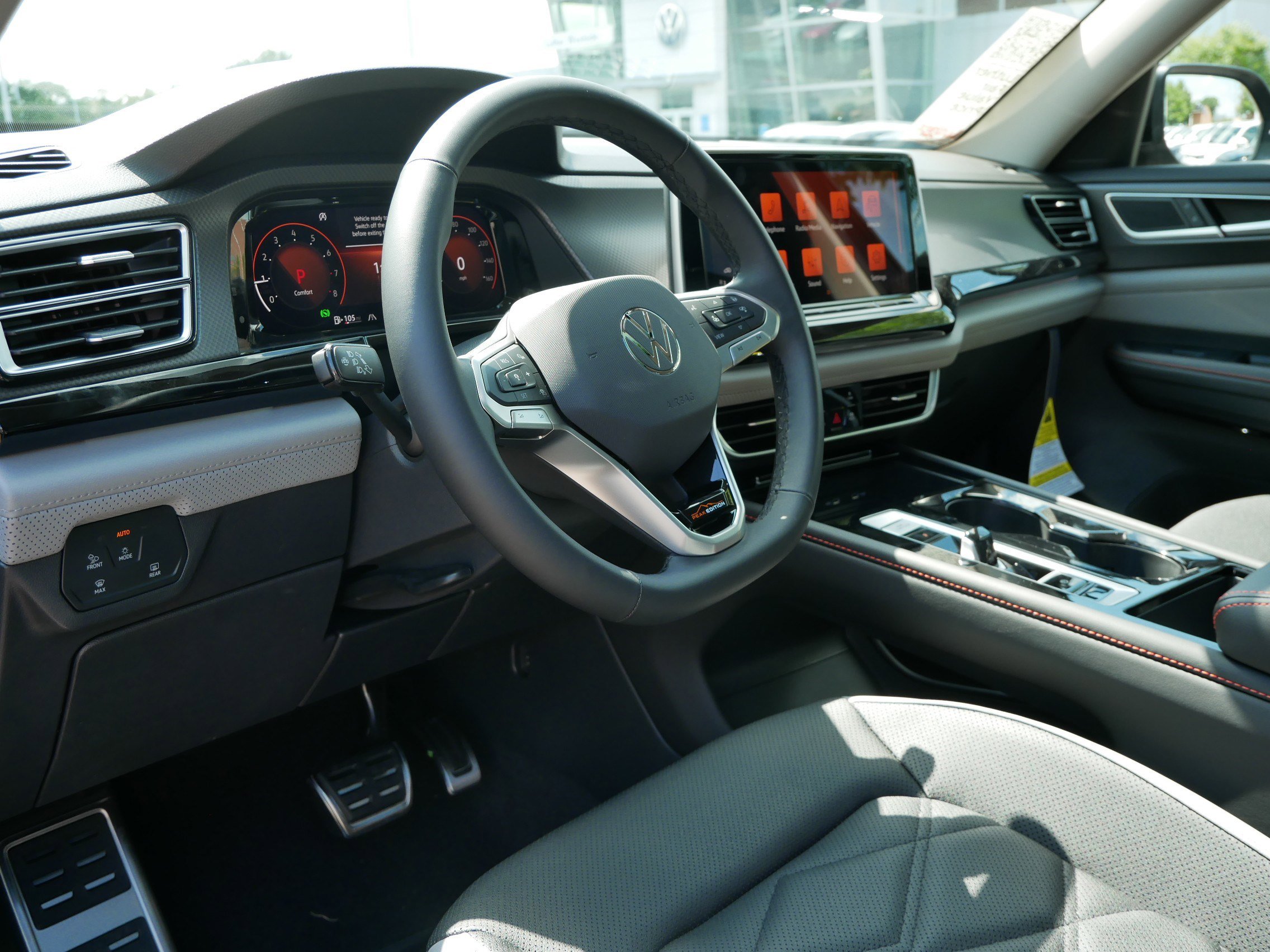 2025 Volkswagen Atlas Peak Edition SE photo 4