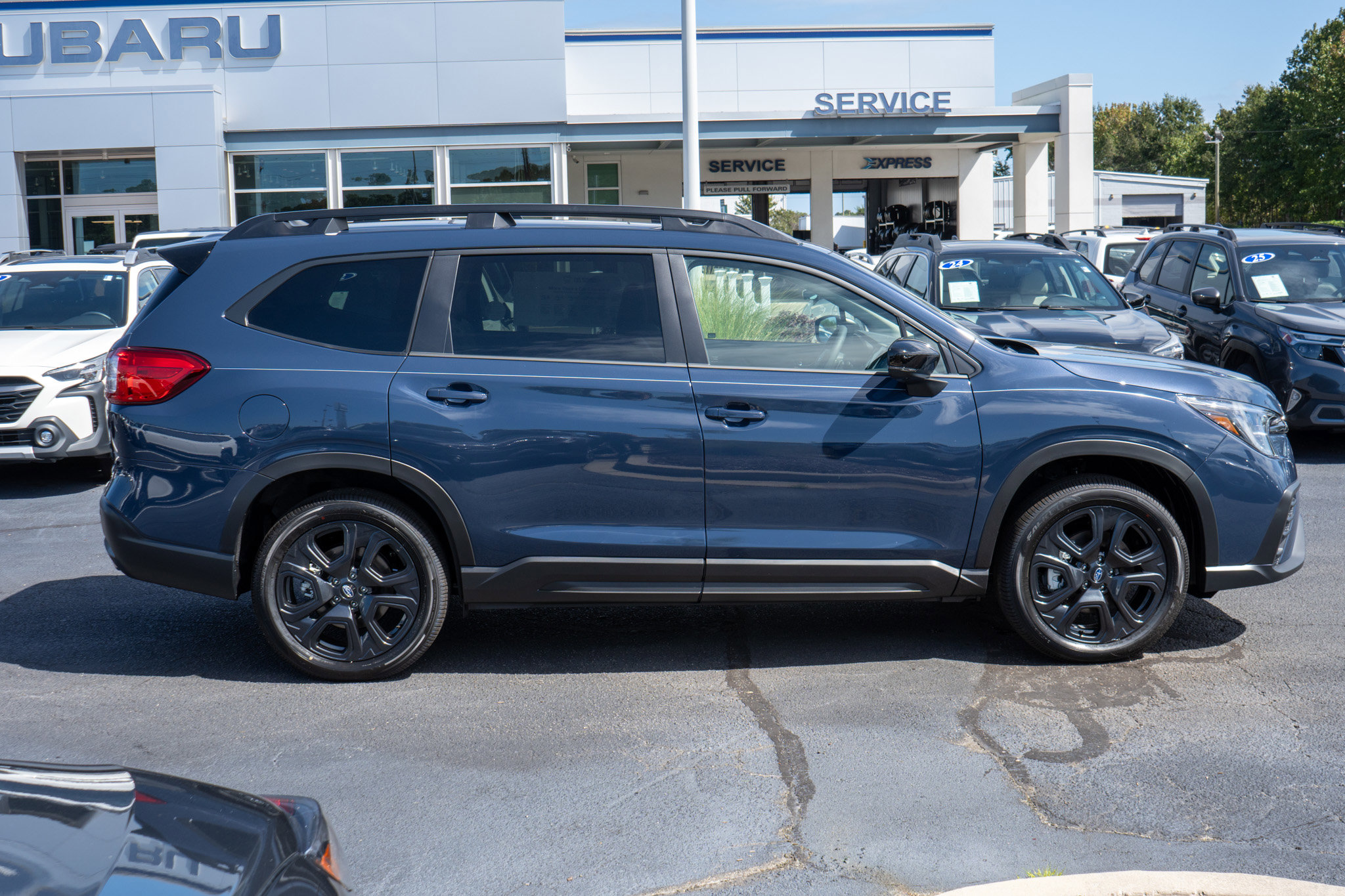 2025 Subaru Ascent Onyx Edition Touring photo 2