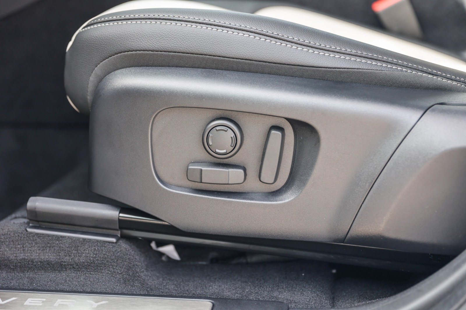 2025 Land Rover Discovery Sport Dynamic SE photo 19