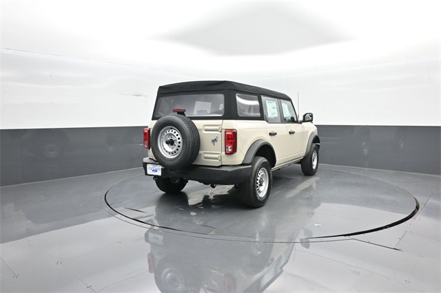 2025 Ford Bronco Base photo 4